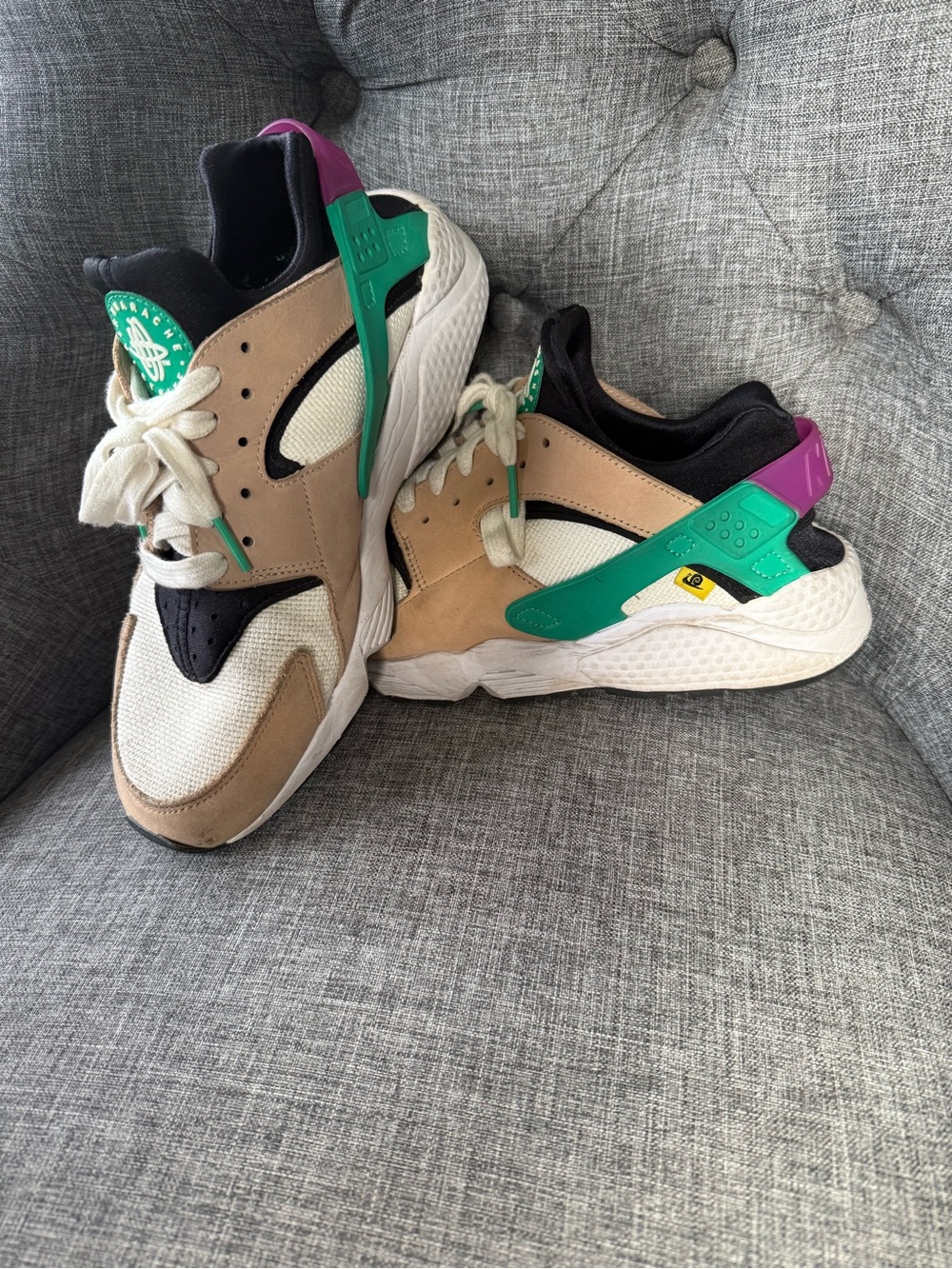 Nike Huarches in Beige and Green Retro Runner Sneakers